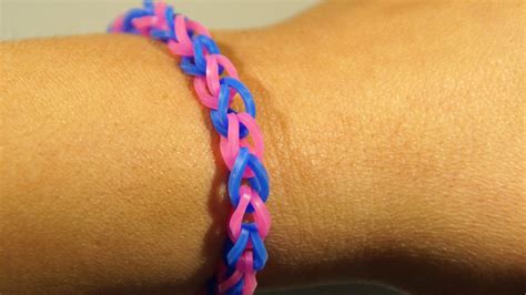 Loom band armband .